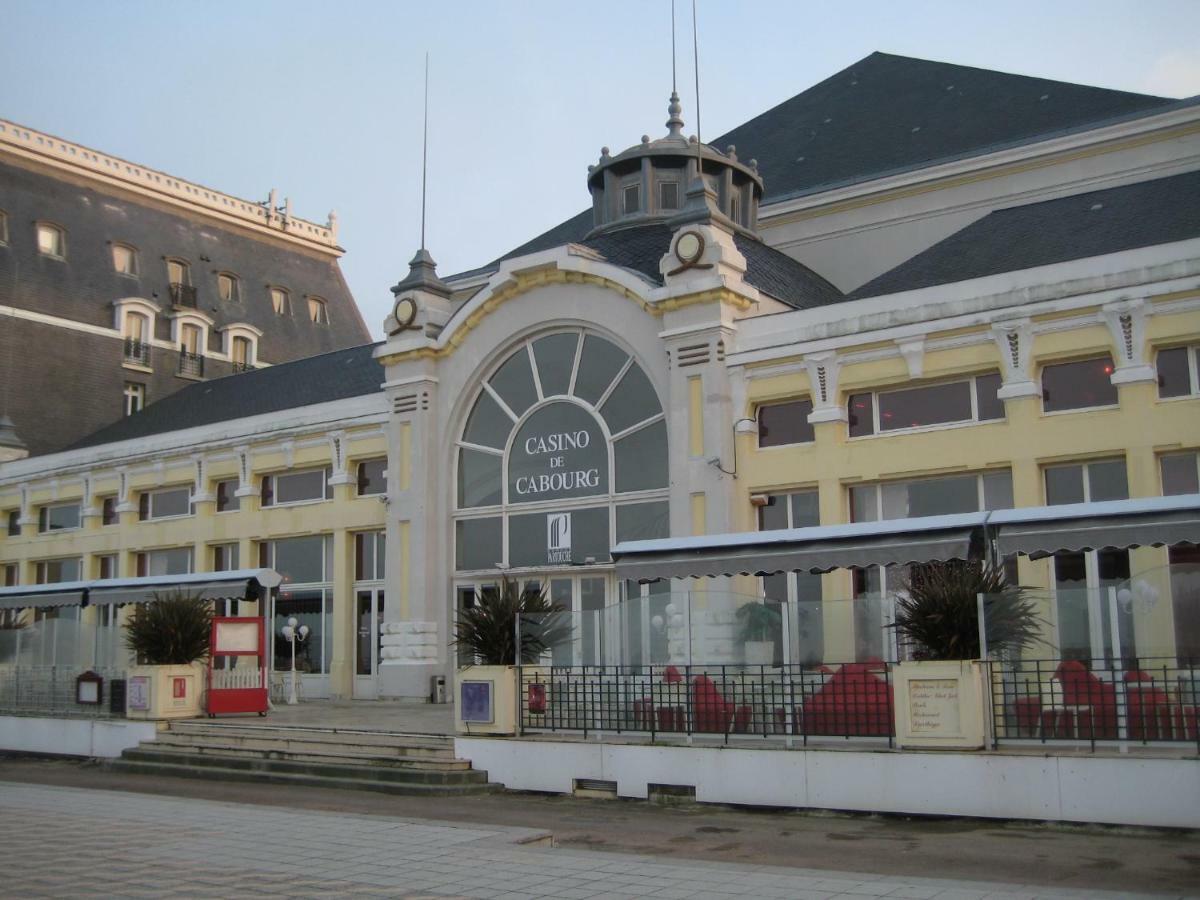 Cabourg - Hyper Centre, Plage Ngoại thất bức ảnh